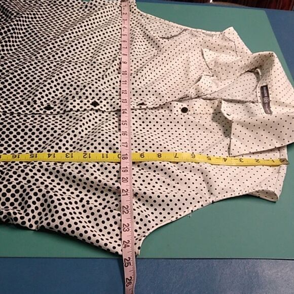 Stylish Black and White Sleeveless 1X Women's Top Cottagecore Grandmacore - Picture 5 of 8